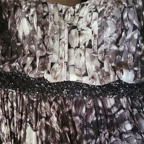 Black and White Strapless Dress - Picture 3 of 13